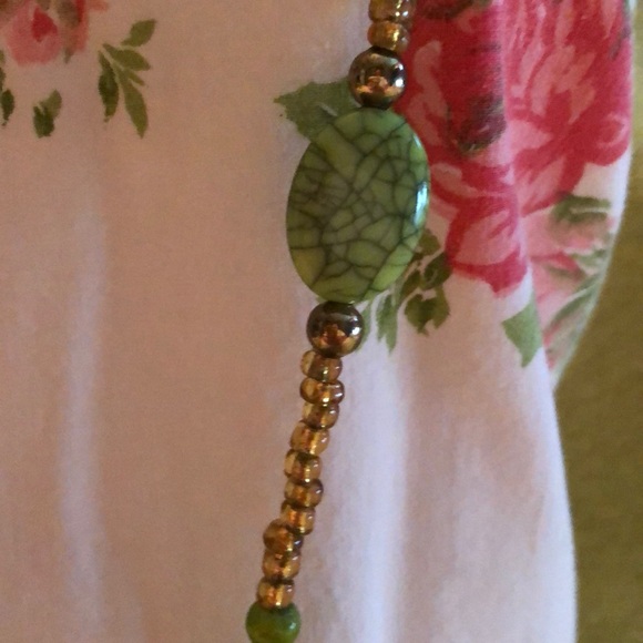 Green & Gold beaded necklace - Picture 4 of 6
